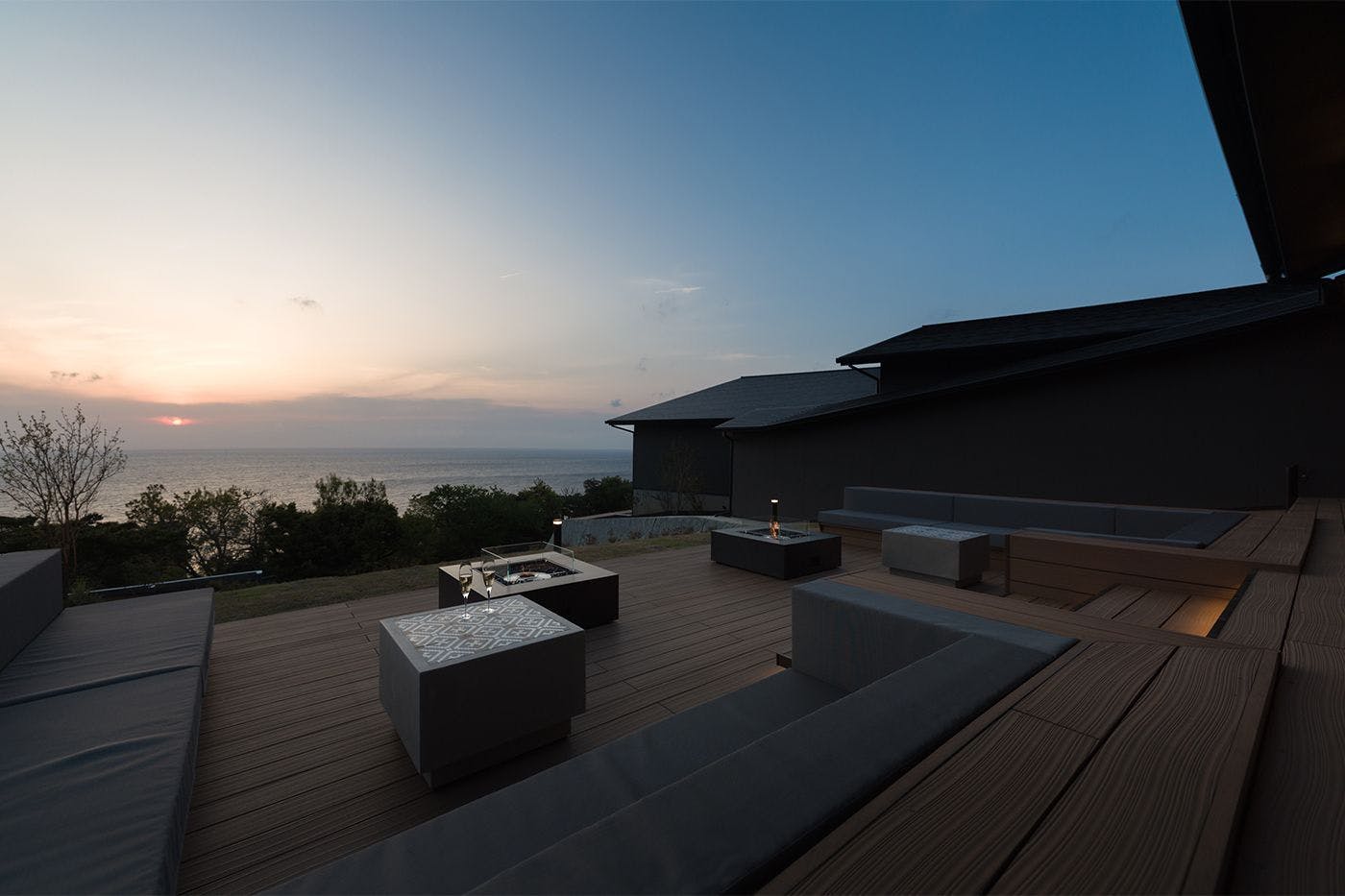 Terasi Pemandangan Matahari Terbenam