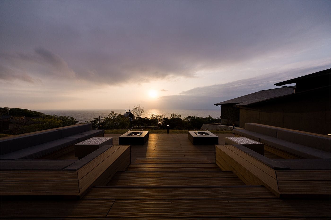 Terasi Pemandangan Matahari Terbenam