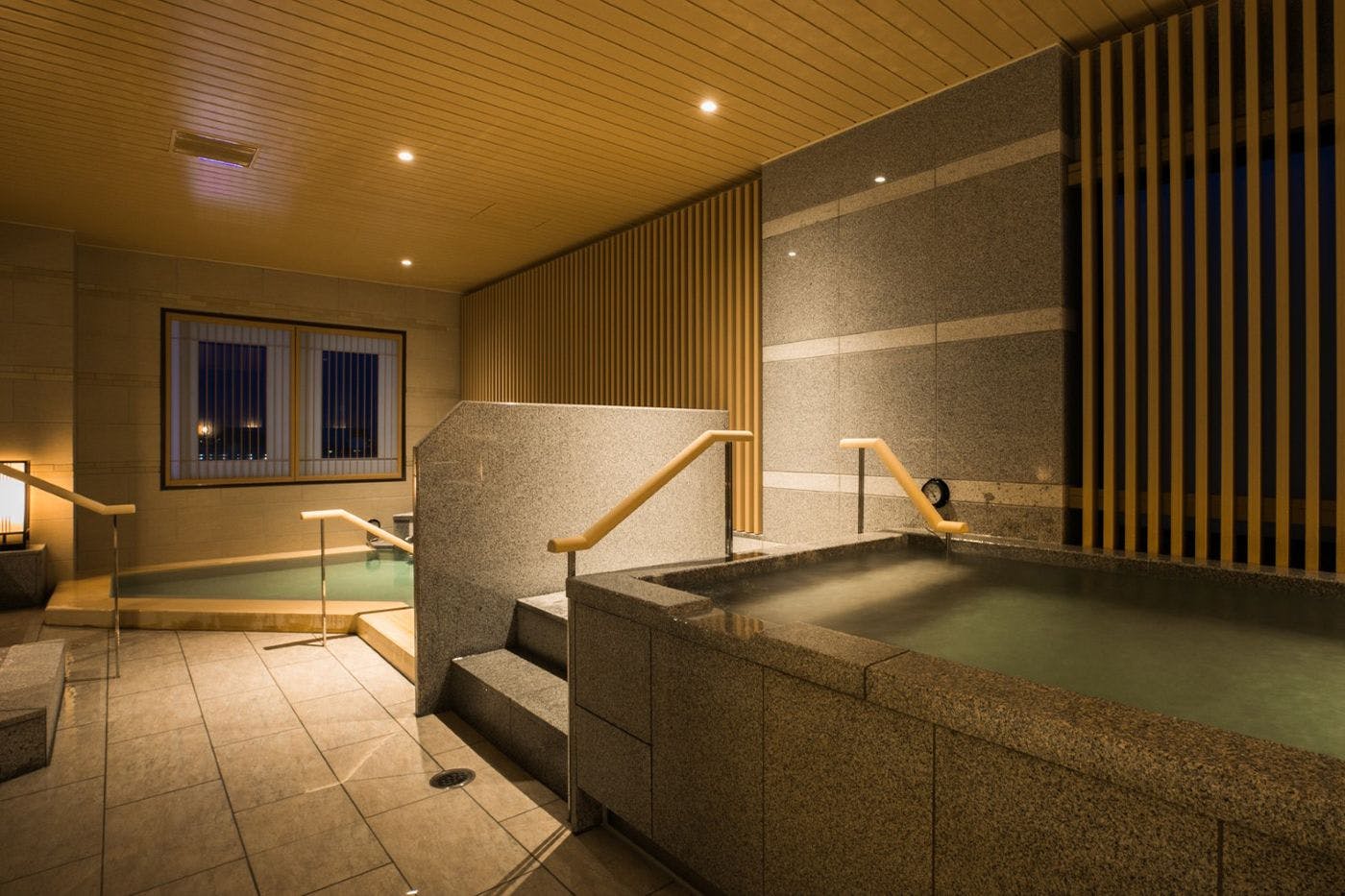 น้ำพุร้อนเรดอน