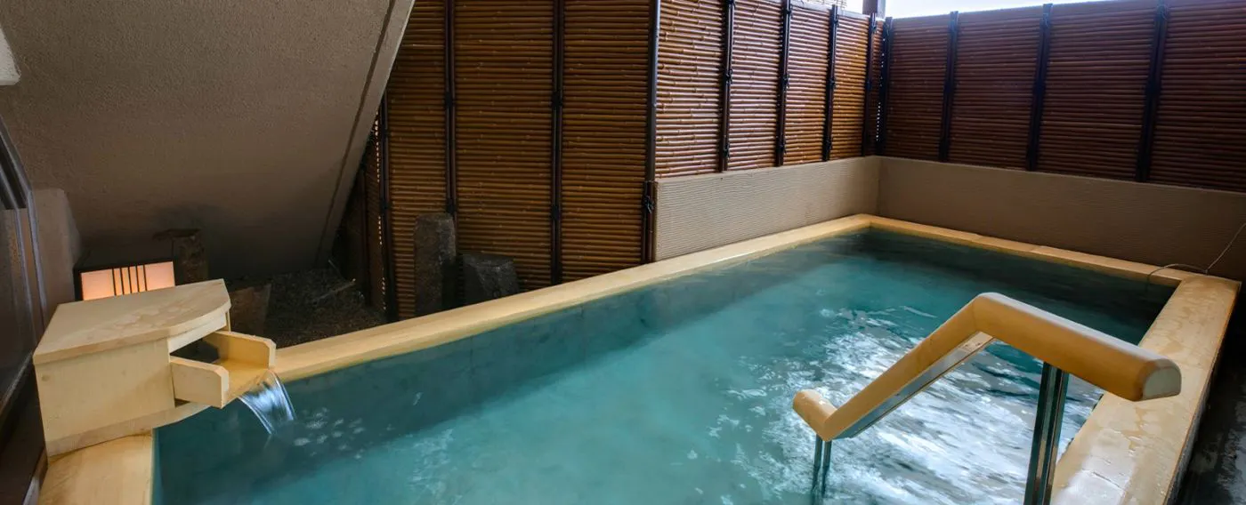 น้ำพุร้อนเรดอน