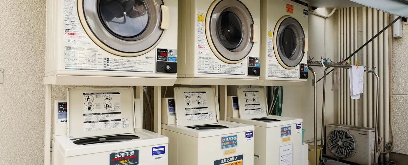 ร้านซักผ้าหยอดเหรียญภายนอก