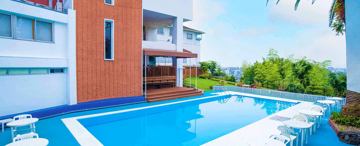 야외 수영장 (여름 한정)