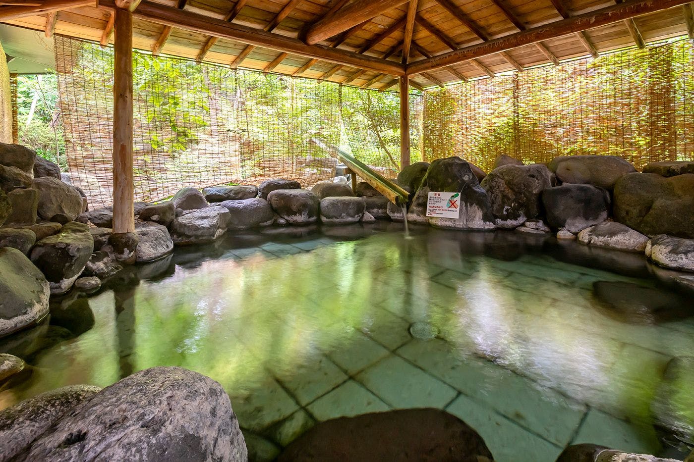 คามิโนะยามะน้ำพุร้อน อ่างอาบน้ำกลางแจ้ง