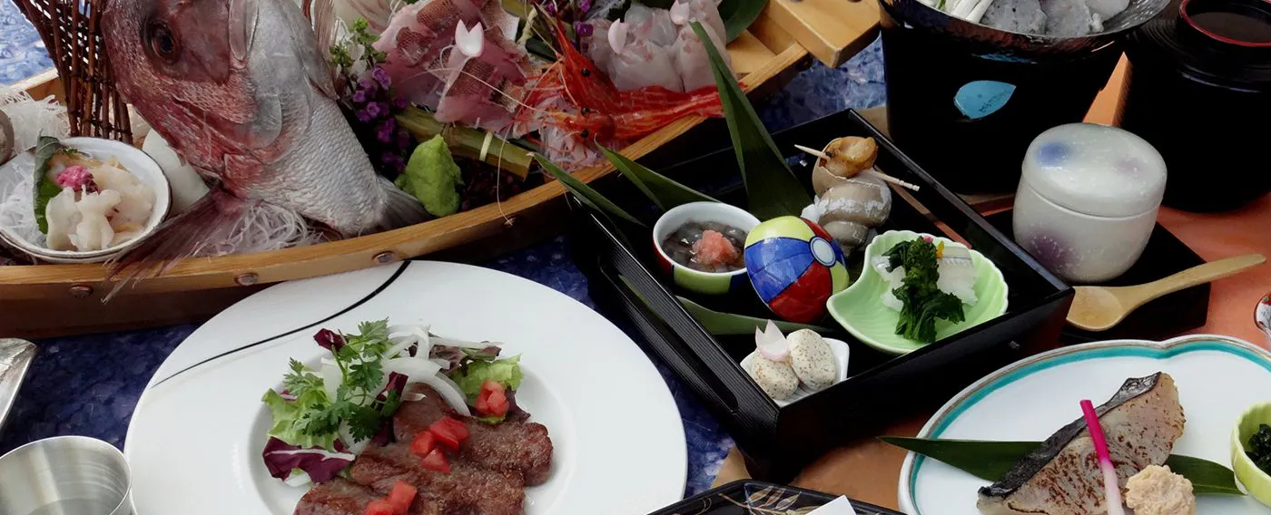 ชุดอาหารไคเซกิพร้อมเรือซาชิมิ
