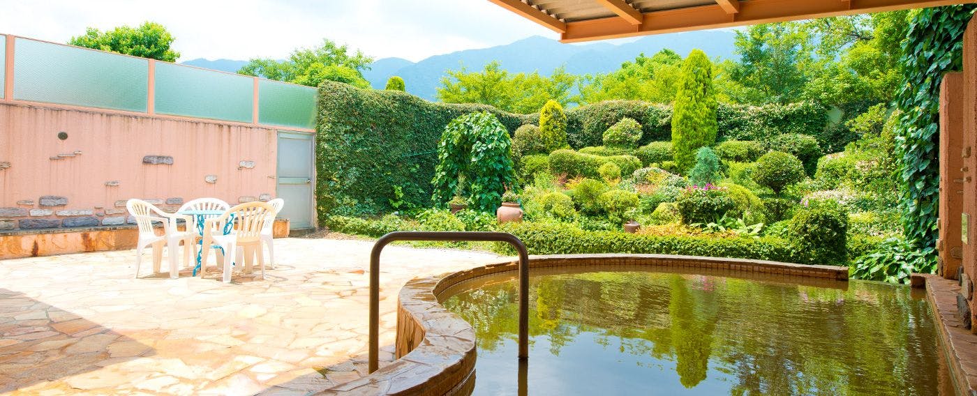 บ่อน้ำพุร้อนกลางแจ้ง