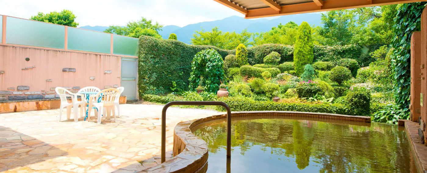 บ่อน้ำพุร้อนกลางแจ้ง