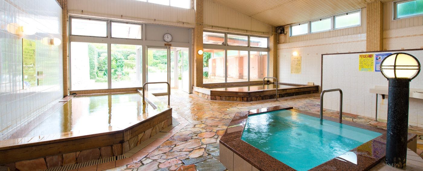 อ่างอาบน้ำในร่ม