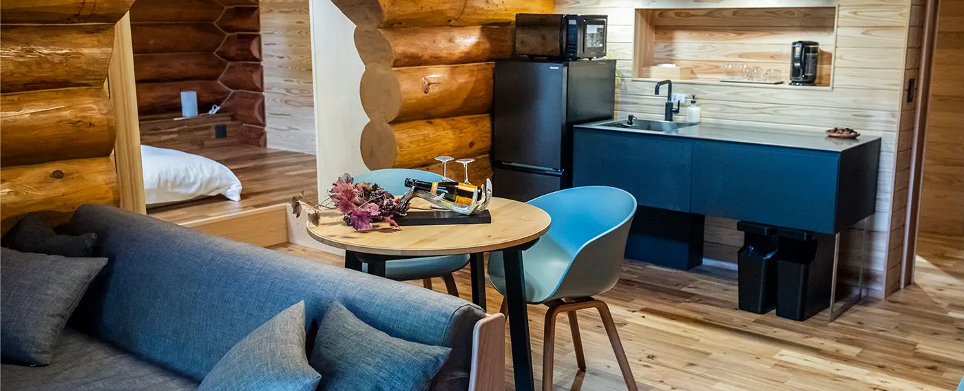 ห้องพักสุดหรูพร้อมอ่างอาบน้ำกลางแจ้งสไตล์บ้านไม้