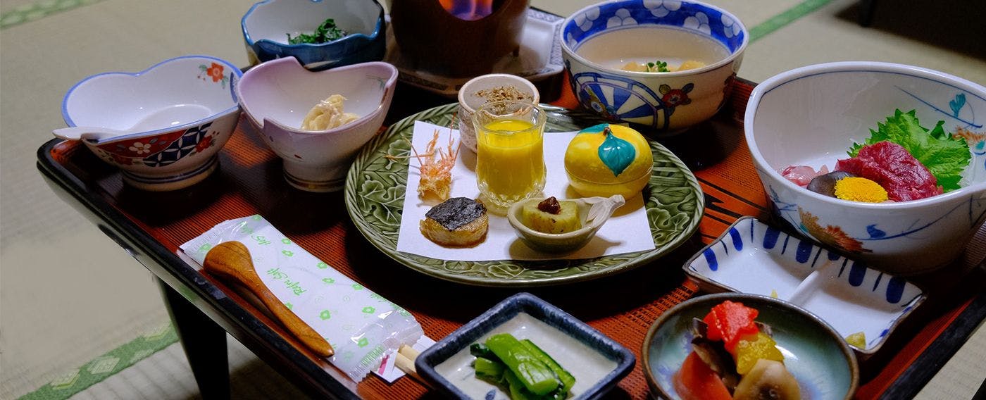 Relaxing In-Room Dining and Free-Flowing Hot Springs Inn Yudanaka Onsen Yasushirokan