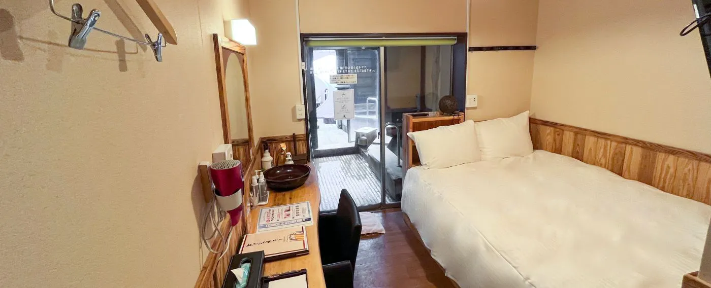 Glamping penginapan gaya Jepang dengan mata air panas