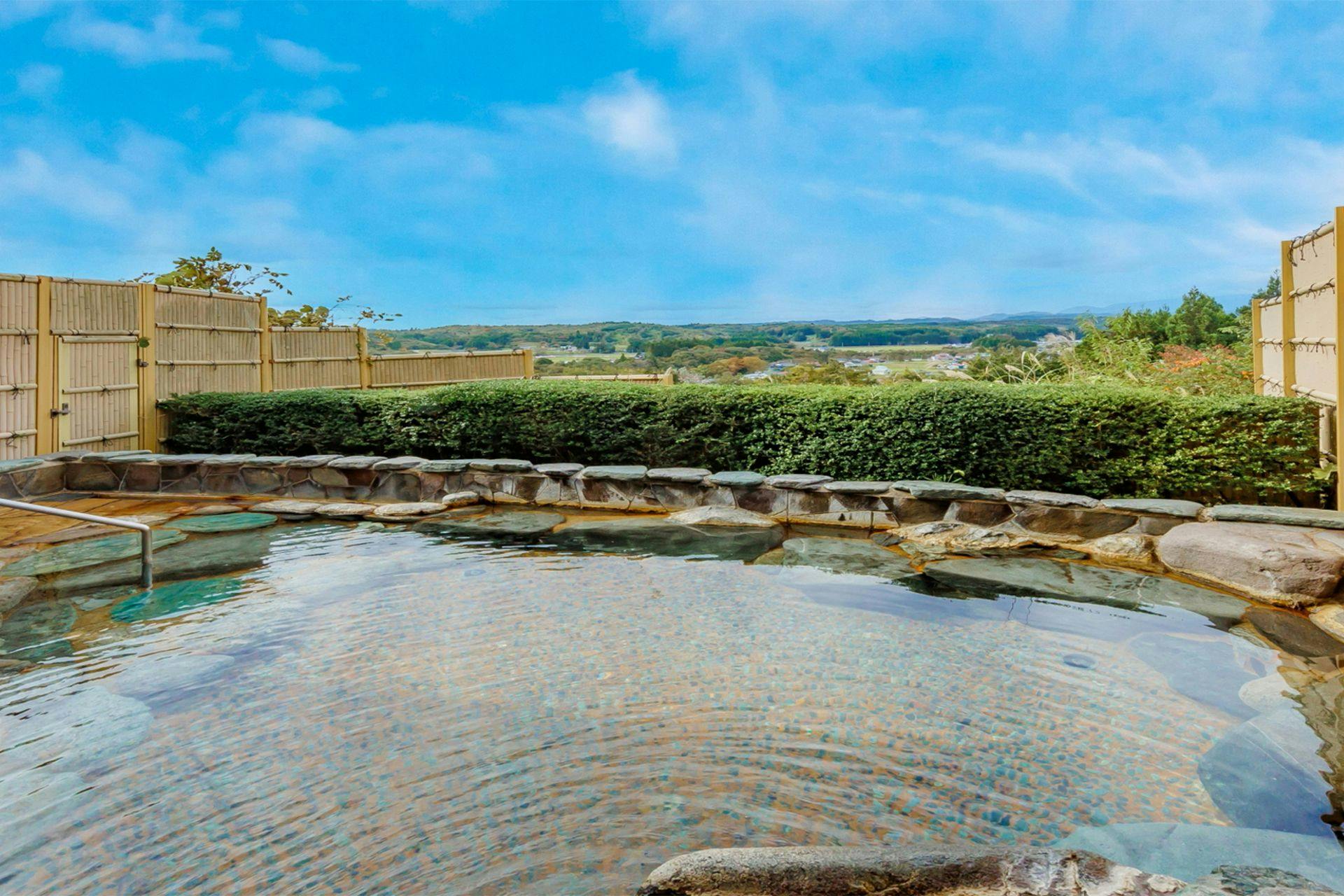 อ่างอาบน้ำกลางแจ้ง