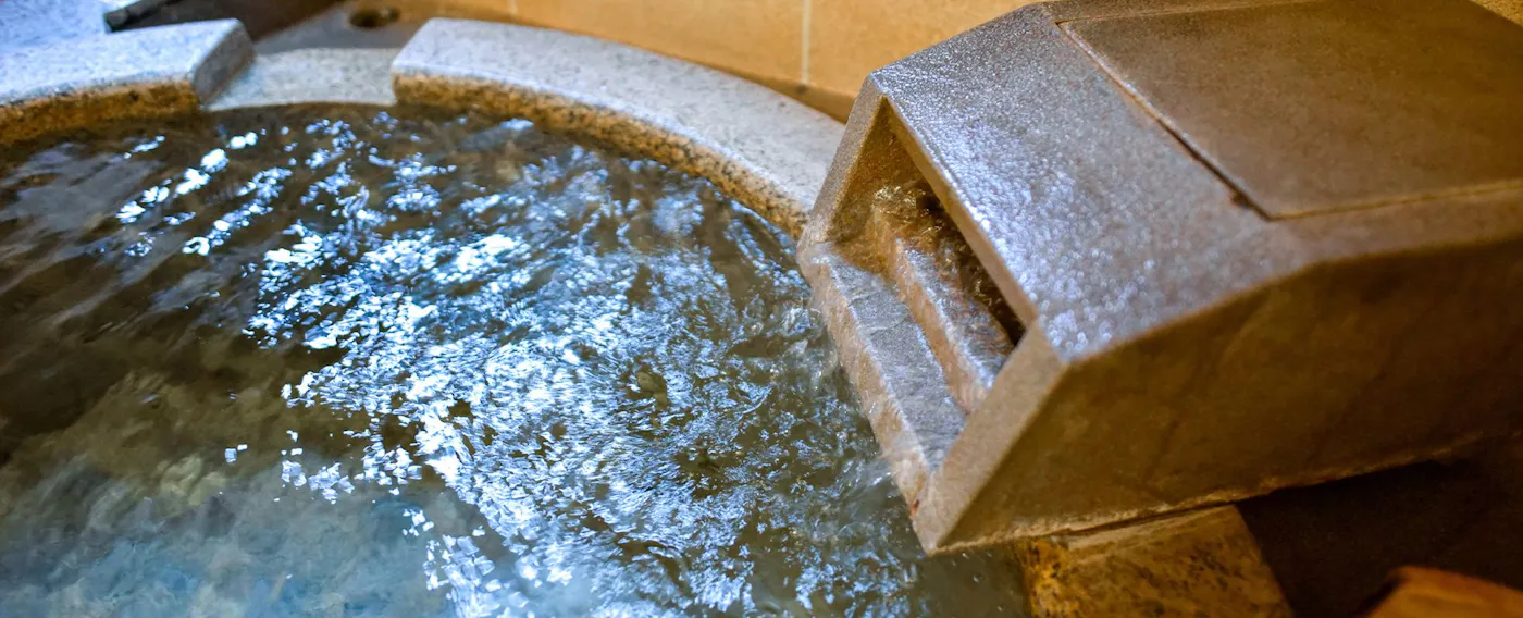 อ่างอาบน้ำพุร้อนธรรมชาติ