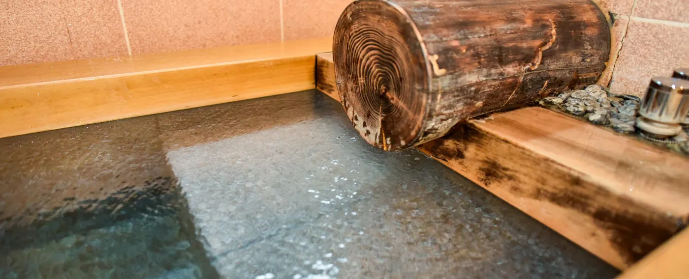 อ่างอาบน้ำพุร้อนธรรมชาติ