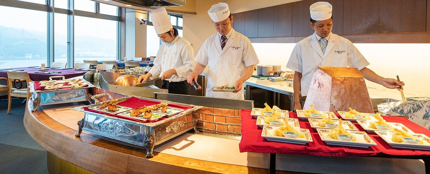 บุฟเฟ่ต์ญี่ปุ่นและตะวันตก