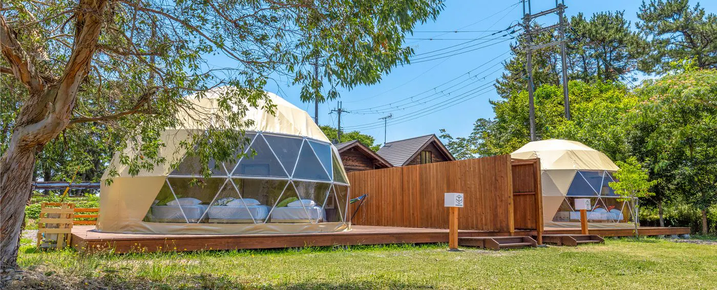 ภายนอกของที่พักแกลมปิ้ง