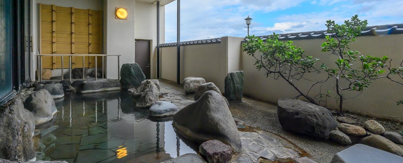 ออนเซ็นกลางแจ้ง