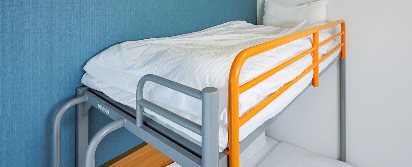 Kamar Tidur dengan Ranjang Loteng