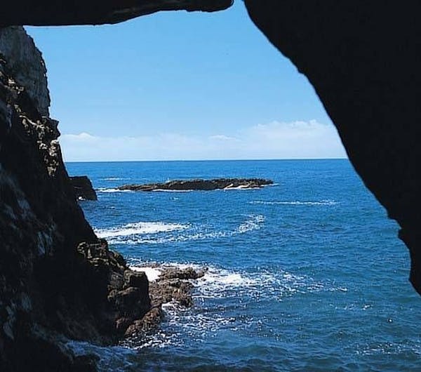 三段壁洞窟 和歌山 白浜 人気スポット 一休 Com 三段壁洞窟 和歌山 白浜 人気スポット 一休 Com