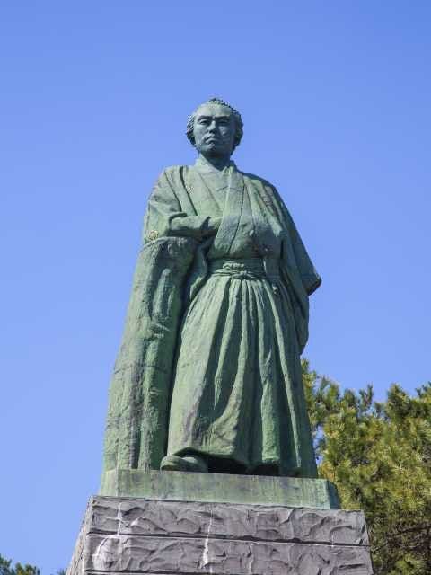 坂本龍馬像 高知 高知市 人気スポット 一休 Com