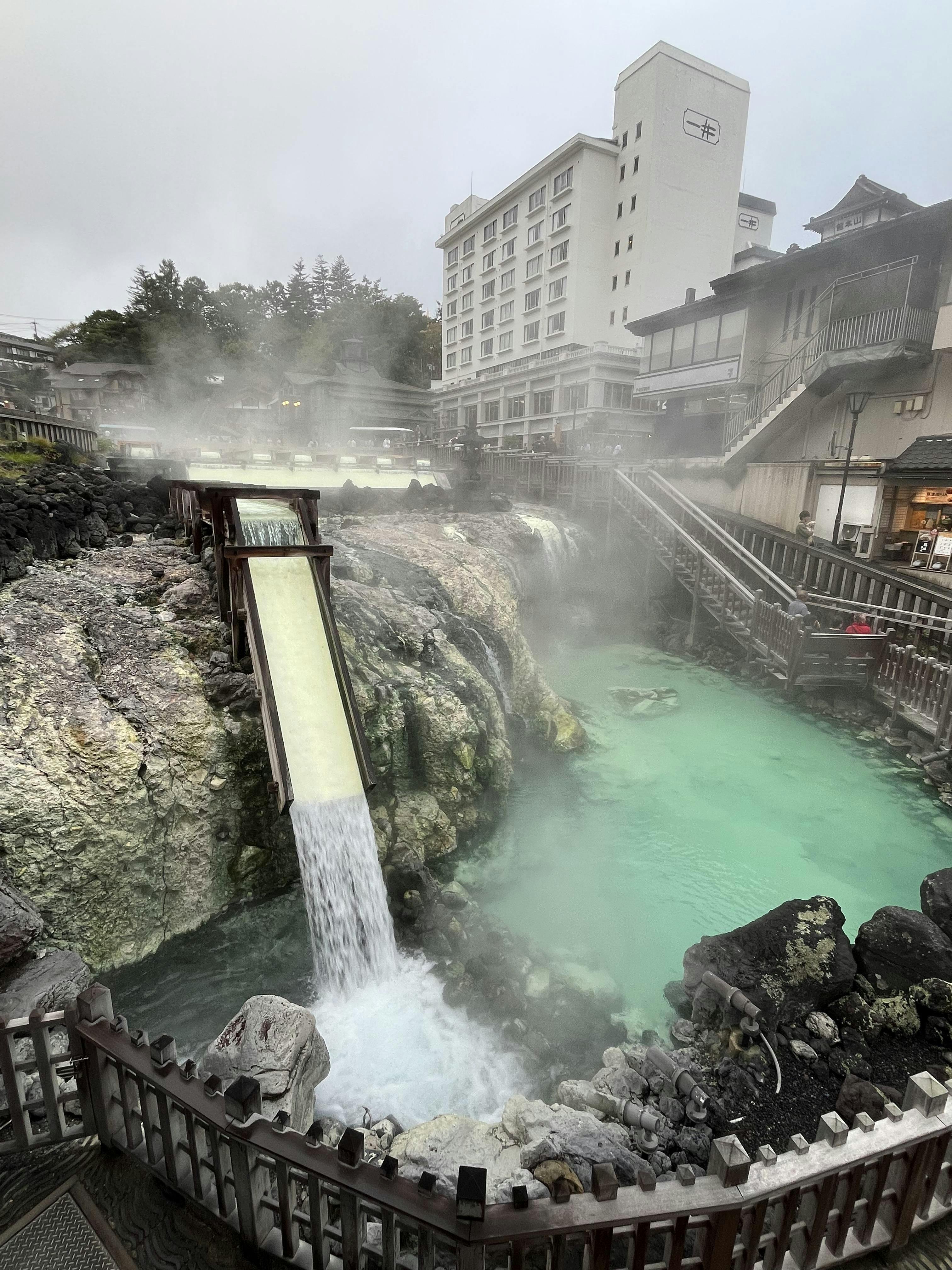 コロナウイルスを死滅させる効果が有ると言われた？ 高級 草津温泉の素２００ml 草津温泉に新型コロナウイルス感染を抑える高い効果が!? 群馬大