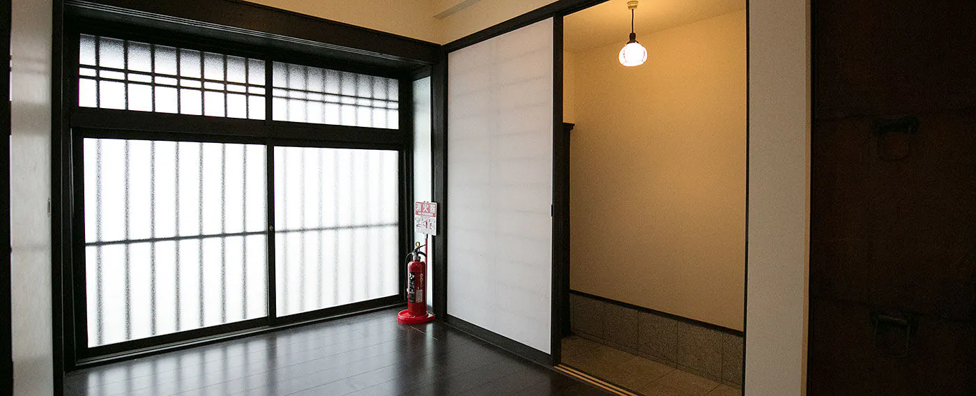 町家の雰囲気を残した広い玄関です。