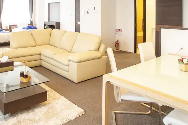 ห้องนั่งเล่นถึงห้องรับประทานอาหาร