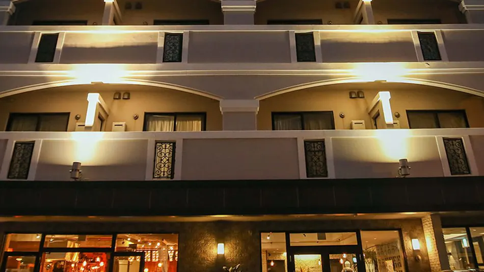 HOTEL385