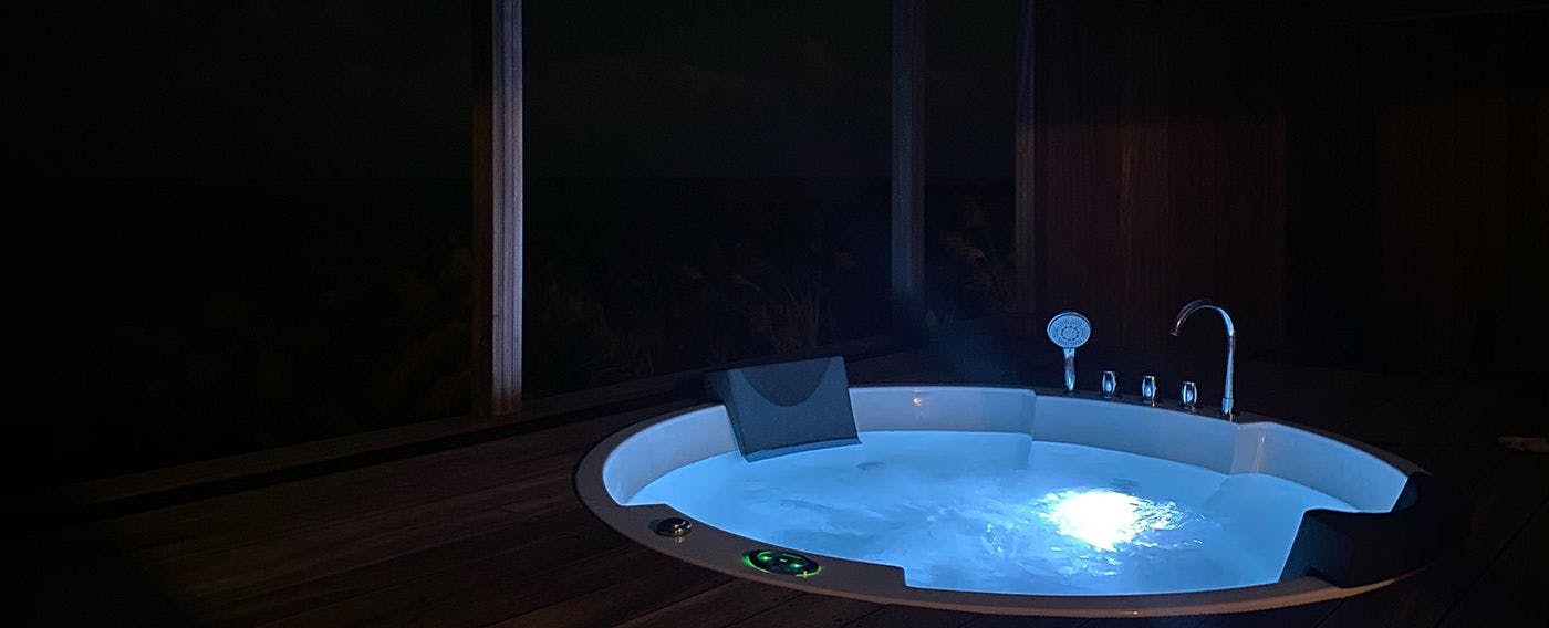 อ่างอาบน้ำจากุซซี่