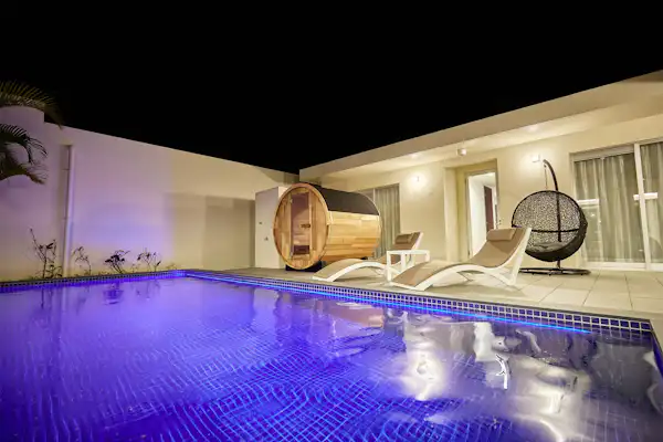 สระว่ายน้ำ