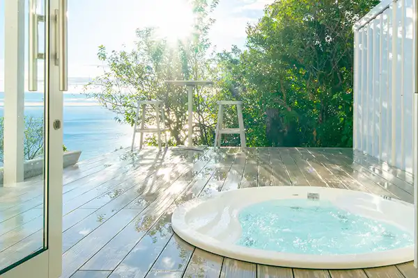 【紅鏡】สระว่ายน้ำ