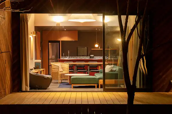 OKU วู้ดเด็ค