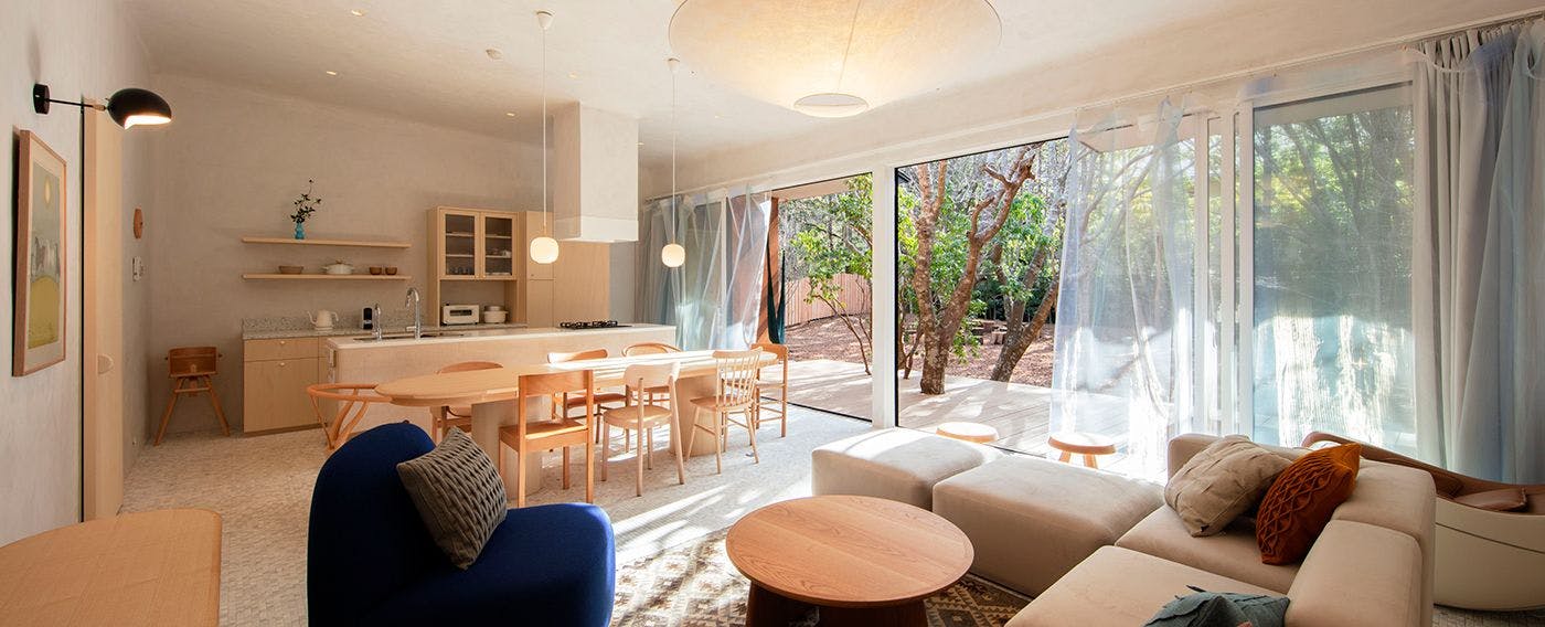 SHIRO SUITE開放感あふれるリビング