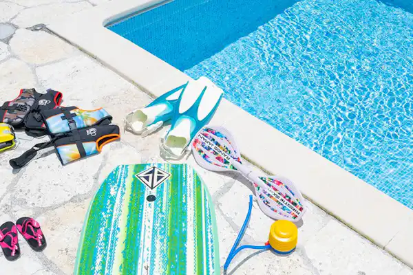 สระว่ายน้ำ