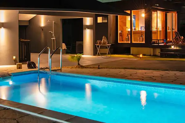 สระว่ายน้ำ