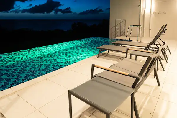 สระว่ายน้ำ