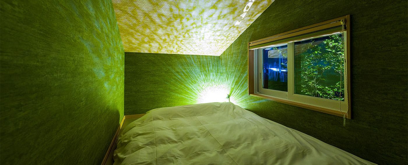 【鳳凰館・和室】光と影が織りなす幻想的な空間