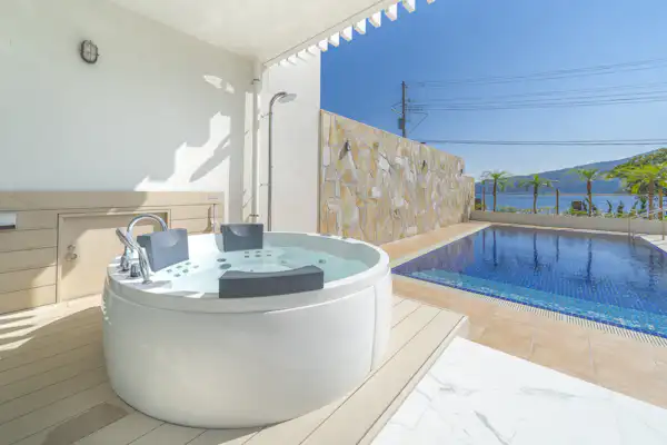 สระว่ายน้ำ