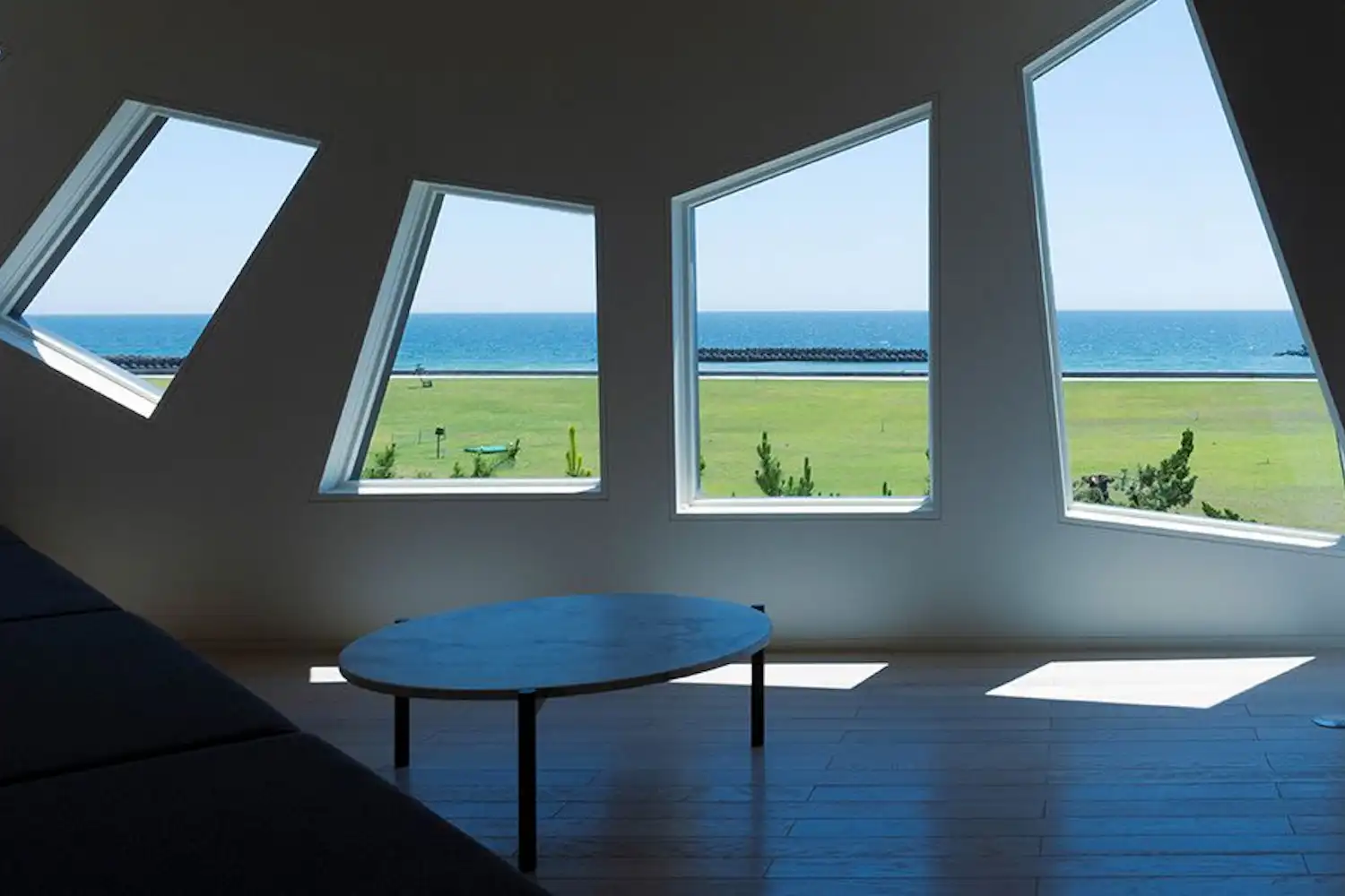 กระจกหน้าต่าง