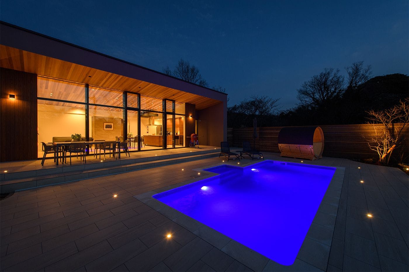 สระว่ายน้ำ