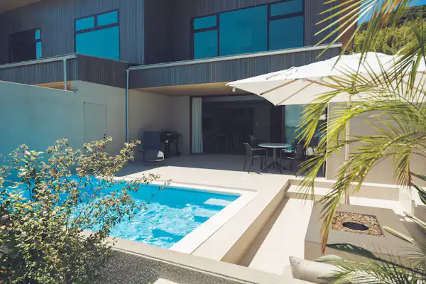 สระว่ายน้ำ