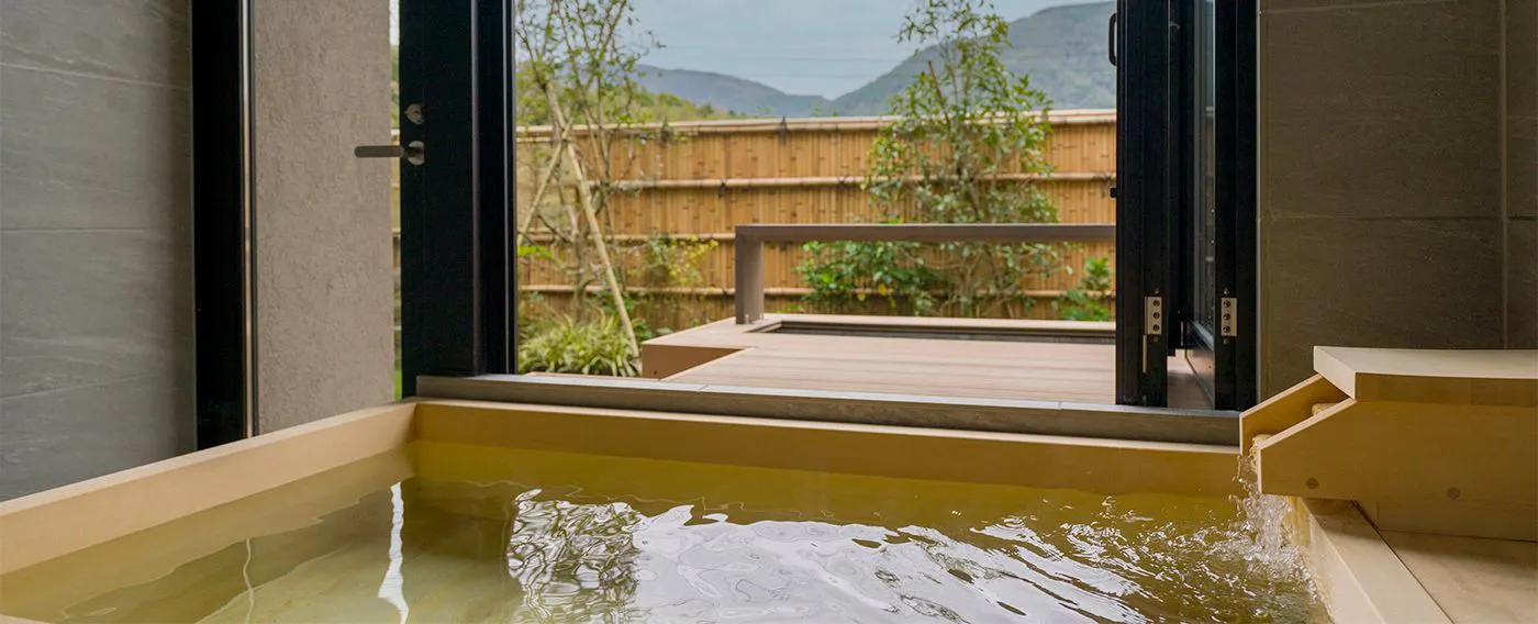 天然温泉かけ流し風呂