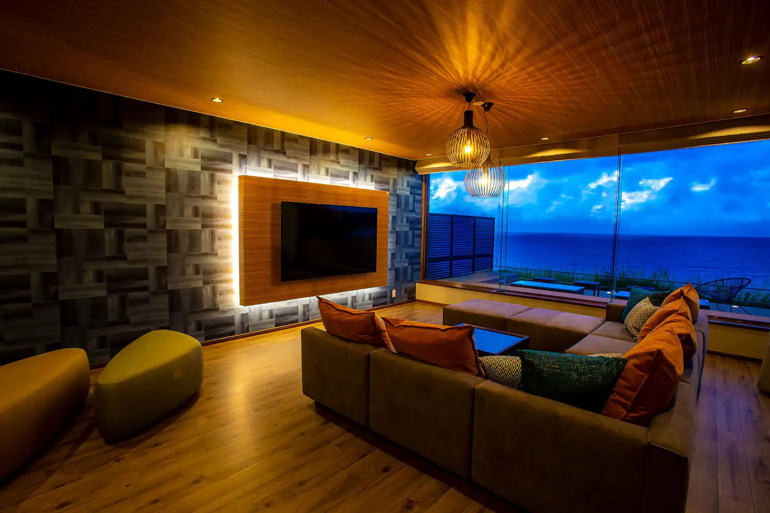 ห้องนั่งเล่นชั้น 1