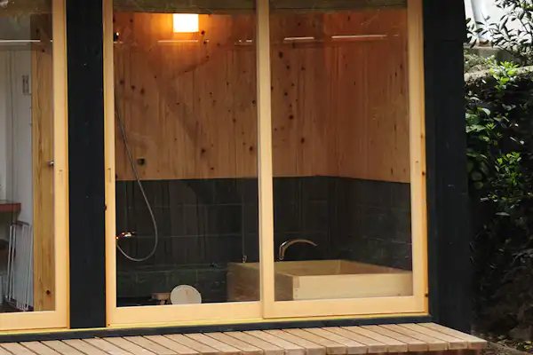 ลักษณะภายนอกของห้องอาบน้ำ