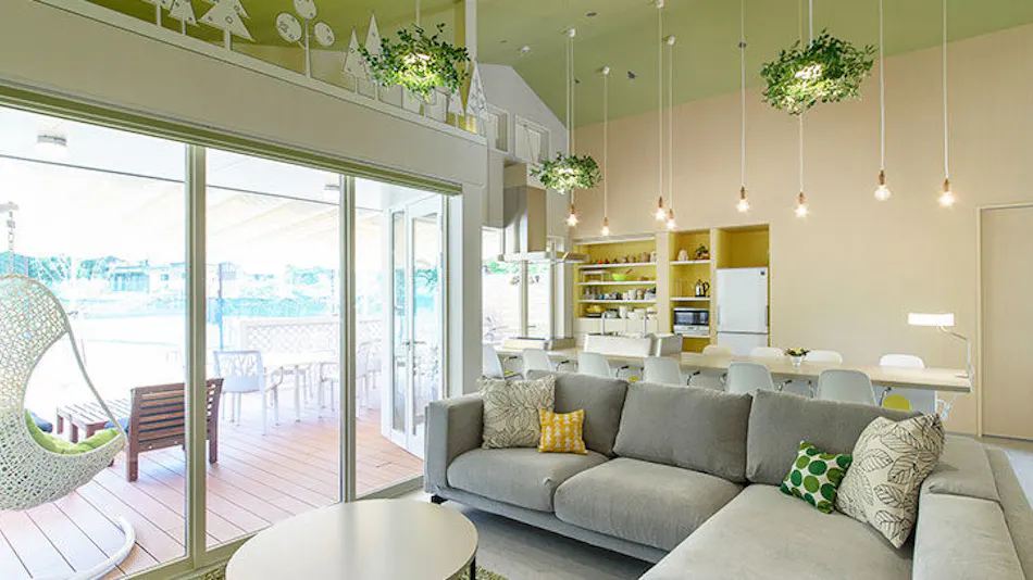 Holiday House Green Garden