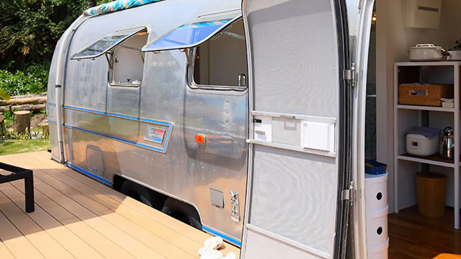 HOLLY CAMP AIRSTREAM VILLA AMAMI