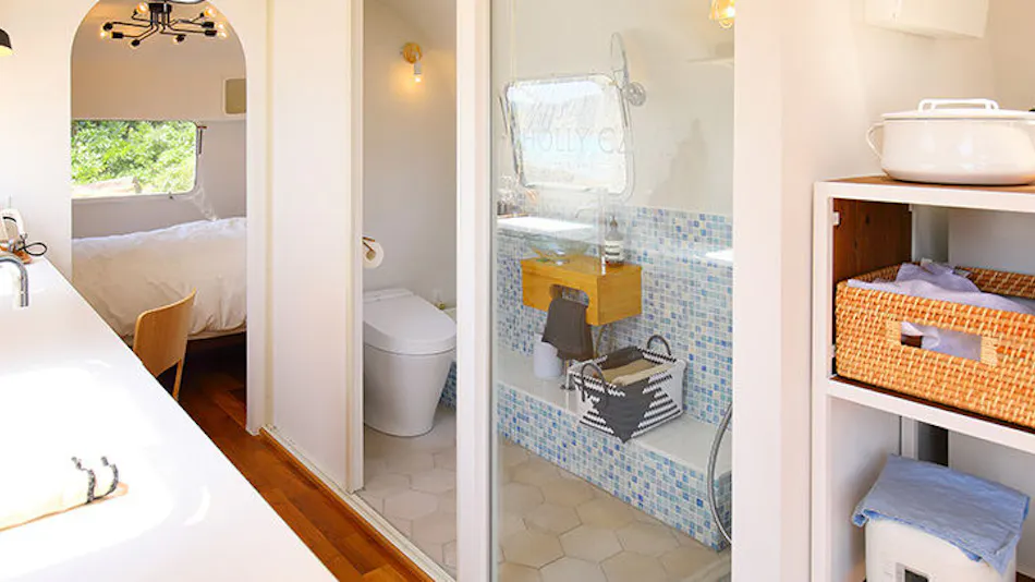 HOLLY CAMP AIRSTREAM VILLA AMAMI