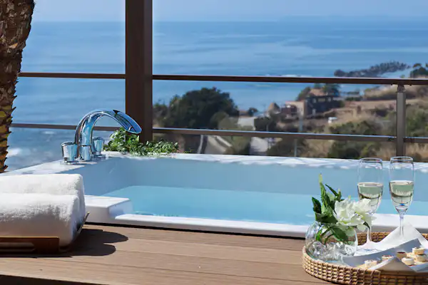 อ่างจากุซซี่