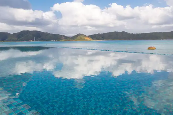 สระว่ายน้ำ