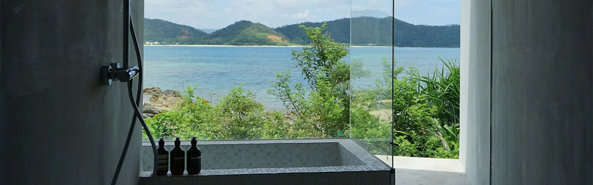 ヴィラリゾートホテル 伝泊 The Beachfront MIJORA