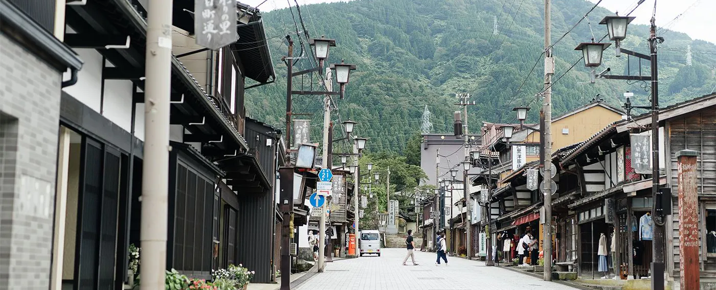 町全体がホテルの舞台